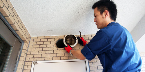 キッチンダクト清掃作業風景1