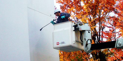 高所外壁清掃作業風景3