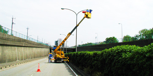 高所照明器具清掃風景1