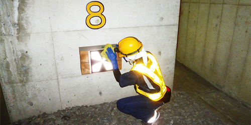 地下鉄運転標識清掃風景3